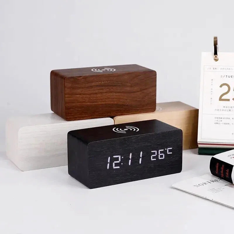 Réveil en Bois Chargeur sans fil affichage LED - Essentis