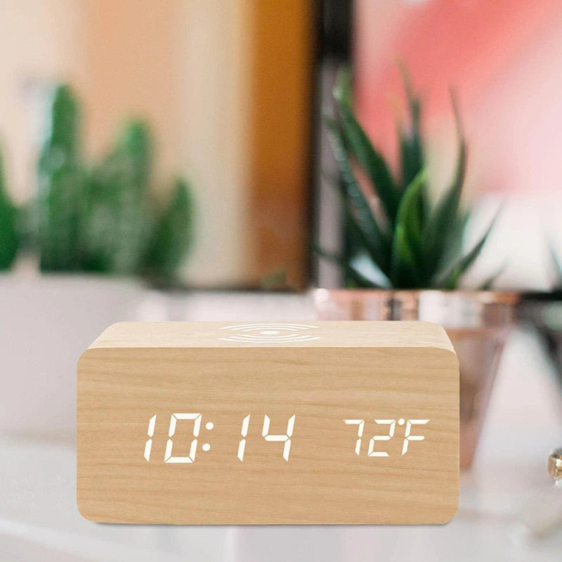 Réveil en Bois Chargeur sans fil affichage LED - Essentis