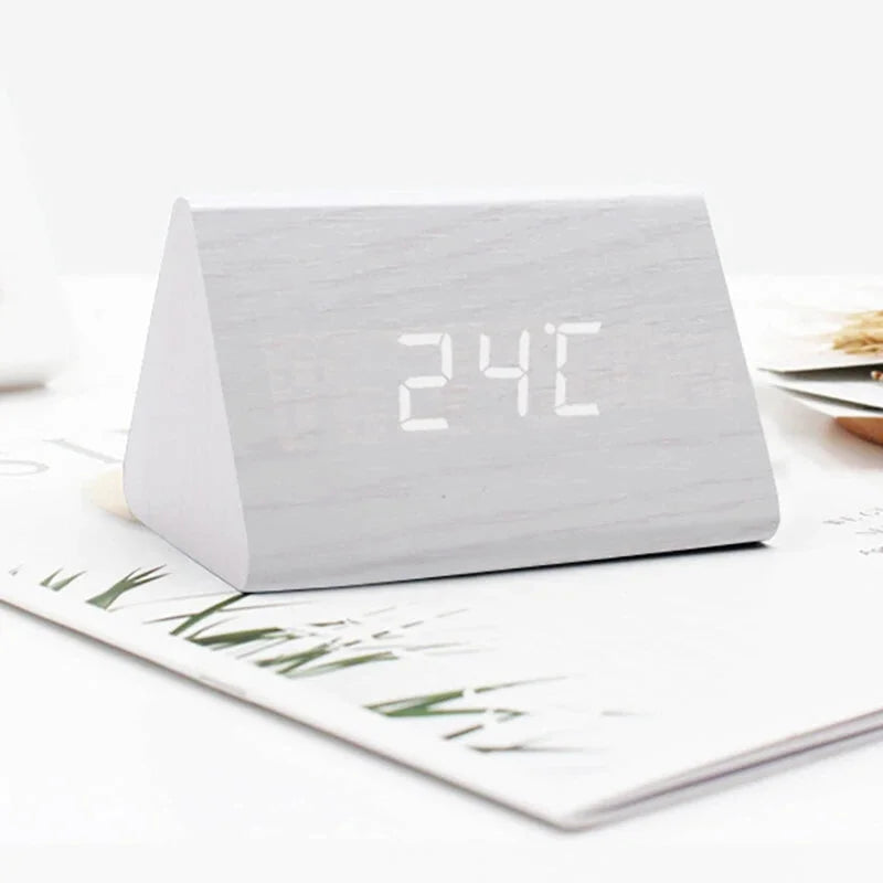 Réveil en Bois triangulaire LED - Racinal